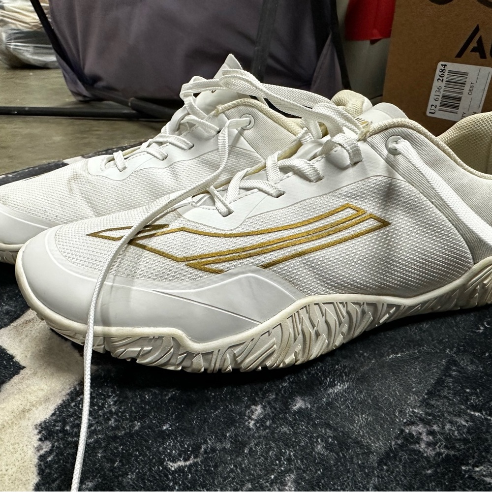 Avencus apex power v3 powerlifting shoe gold and white